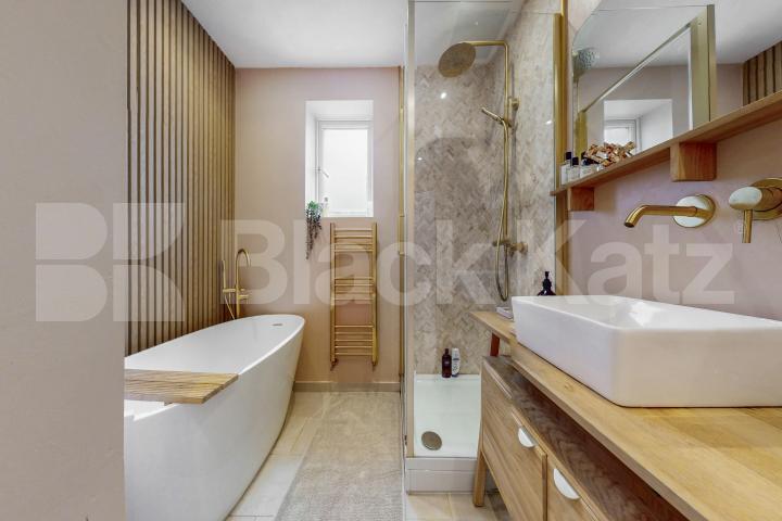 Stylish & contemporary maisonette flooded with natural light  Odger Street, Battersea 